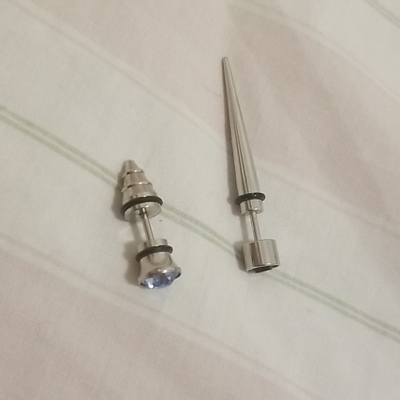 Spike plugs - 16g - Picture 2 of 2